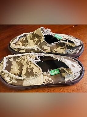 Sanuk Kids Camo
Slip-On Shoes Sz 10 Toddler Loafers